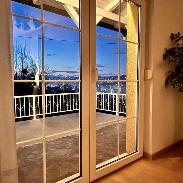 Entire House with THE BEST View and Garage - Vila sa Pogledom na Vrt - 2
