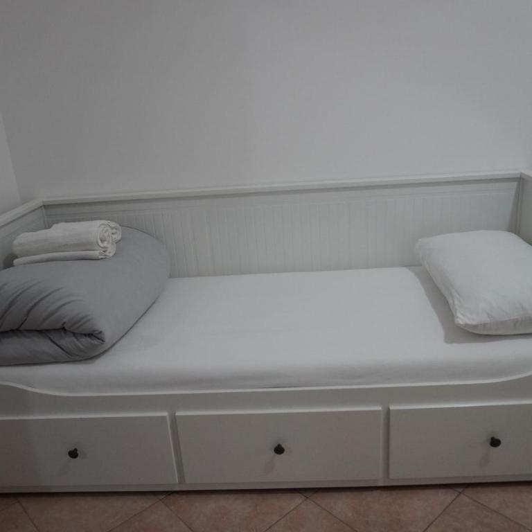 Cinecitta Rooms - Camera Tripla con Bagno - 3