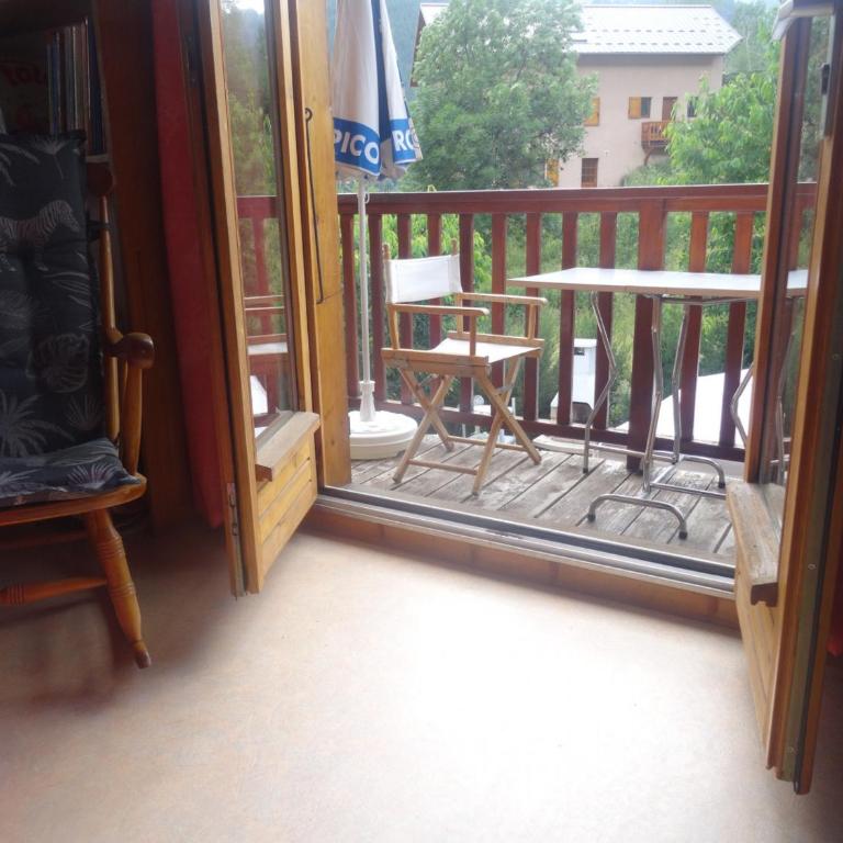 Charmant 2 Pièces + Coin Montagne - Parking Privé, WiFi, Proche Pistes - FR-1-762-31 - Appartement - 13