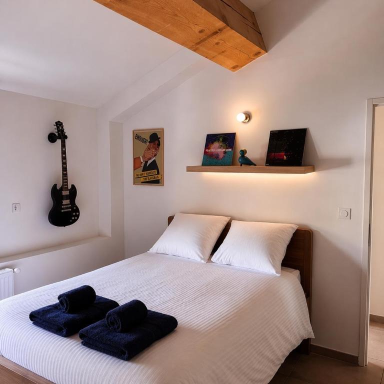 Appartement 110 m2 lumineux - avec grande terrasse - 2 parkings - proche centre - Appartement 2 Chambres avec Terrasse - 7