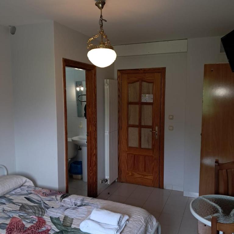 Hostal Pumar - Habitación Doble con baño privado - 2 camas - 1