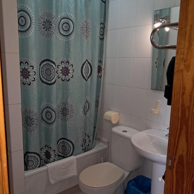 Hostal Pumar - Habitación Doble con baño privado - 2 camas - 2