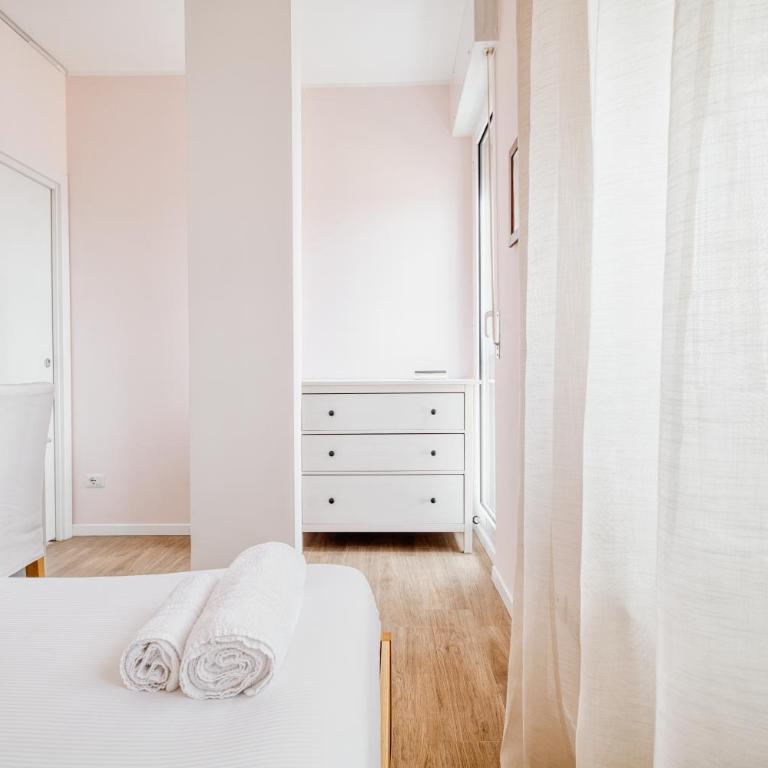 Top-floor penthouse with panoramic terrace - 20 minutes from San Siro & Duomo - Appartamento con 2 Camere da Letto - 25