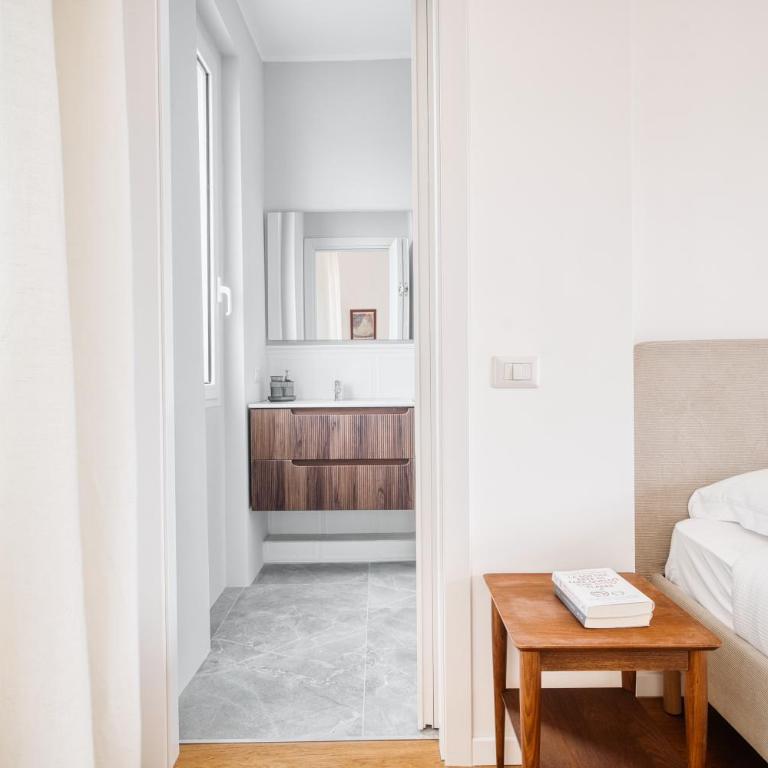 Top-floor penthouse with panoramic terrace - 20 minutes from San Siro & Duomo - Appartamento con 2 Camere da Letto - 15