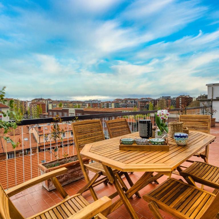 Top-floor penthouse with panoramic terrace - 20 minutes from San Siro & Duomo - Appartamento con 2 Camere da Letto - 1