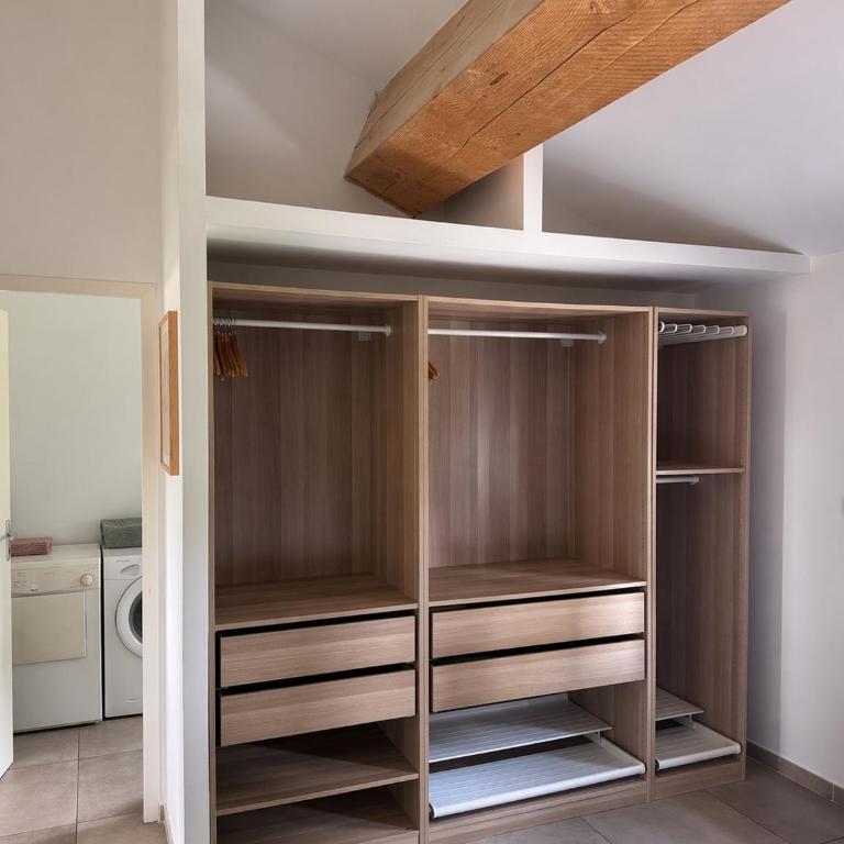 Appartement 110 m2 lumineux - avec grande terrasse - 2 parkings - proche centre - Appartement 2 Chambres avec Terrasse - 15