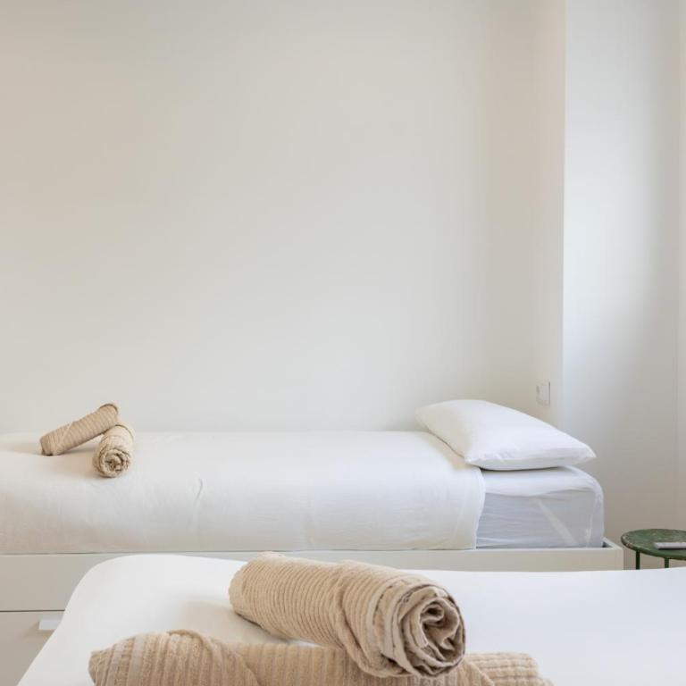 Tentudia Charming Apartments with Private Roof-Top or Patio in San Bernardo By OCityzen - Three-Bedroom Apartment with Private Rooftop - First Floor - 7