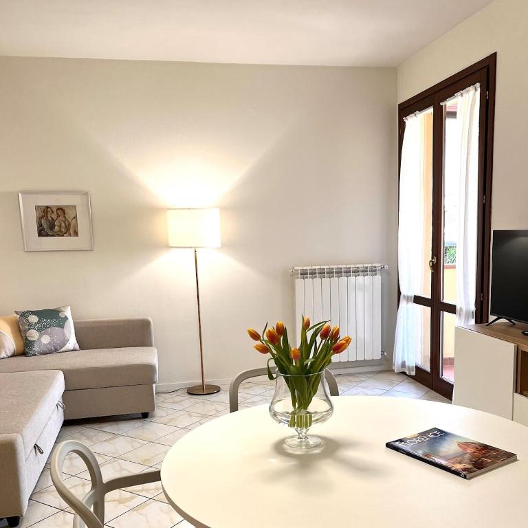 Spacious, renovated apartment in the centre - One-Bedroom Apartment - 3