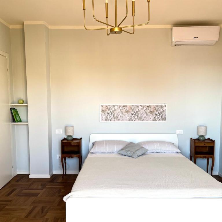 Spacious, renovated apartment in the centre - One-Bedroom Apartment - 24