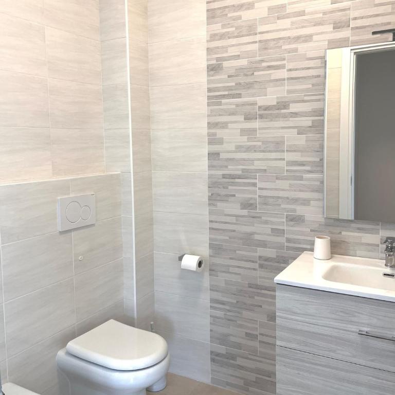 Spacious, renovated apartment in the centre - One-Bedroom Apartment - 17