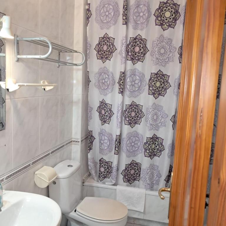 Hostal Pumar - Habitación Doble con baño privado - 7