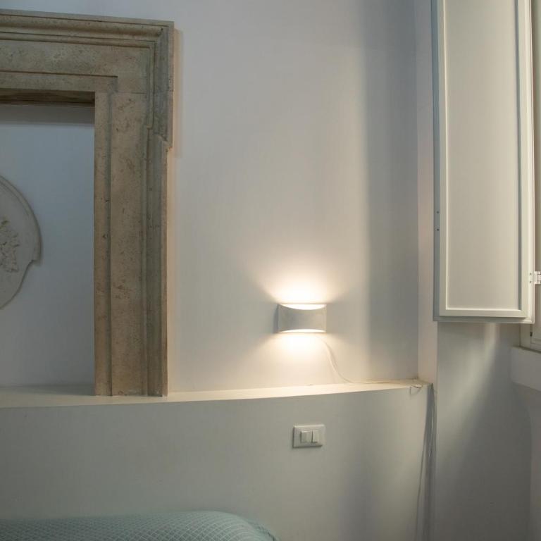 Flowers Apartments Rome City Center - Suite King con 1 Camera da Letto e Divano-Letto - Edificio Separato - 1