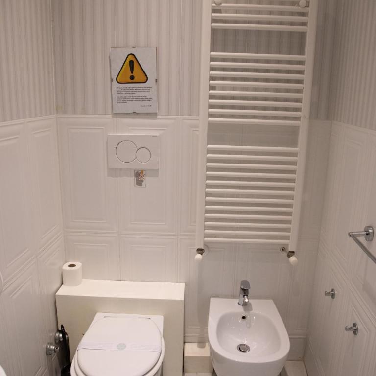 Flowers Apartments Rome City Center - Suite King con 1 Camera da Letto e Divano-Letto - Edificio Separato - 7