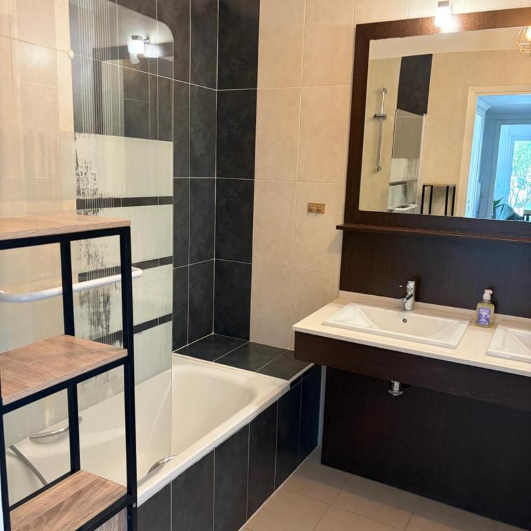 Appartement 65m2 avec Piscine et Rez de jardin 80m2 - Apartment mit 2 Schlafzimmern - 16