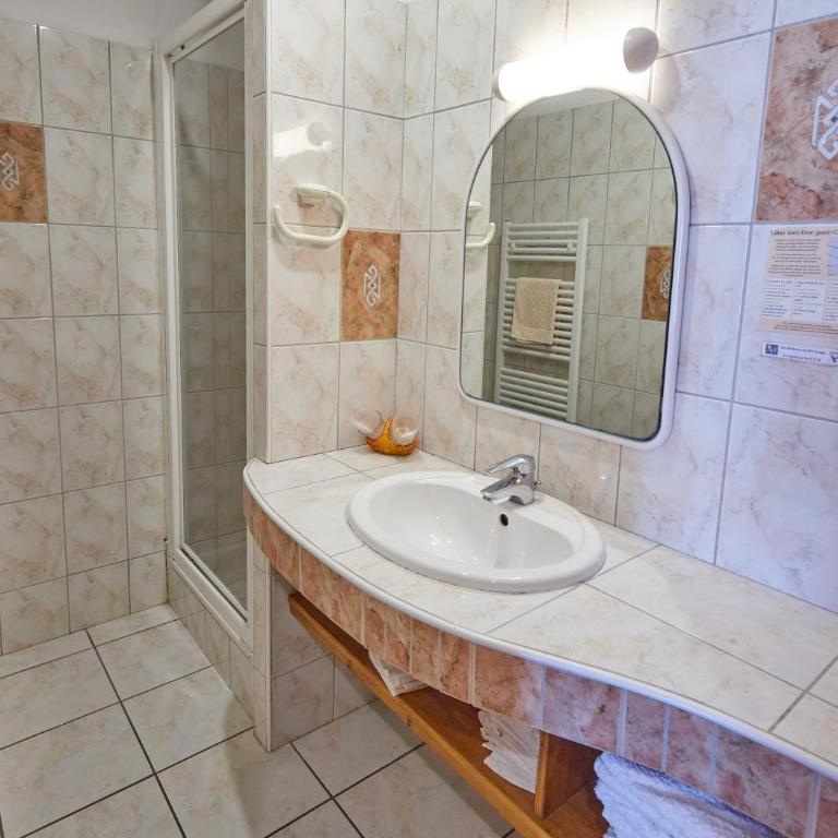Hôtel Panoramic et des Bains - Chambre Quadruple - 1