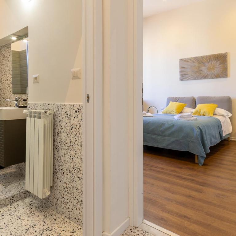 Stella Merulana - Appartamento con 2 Camere da Letto - 14