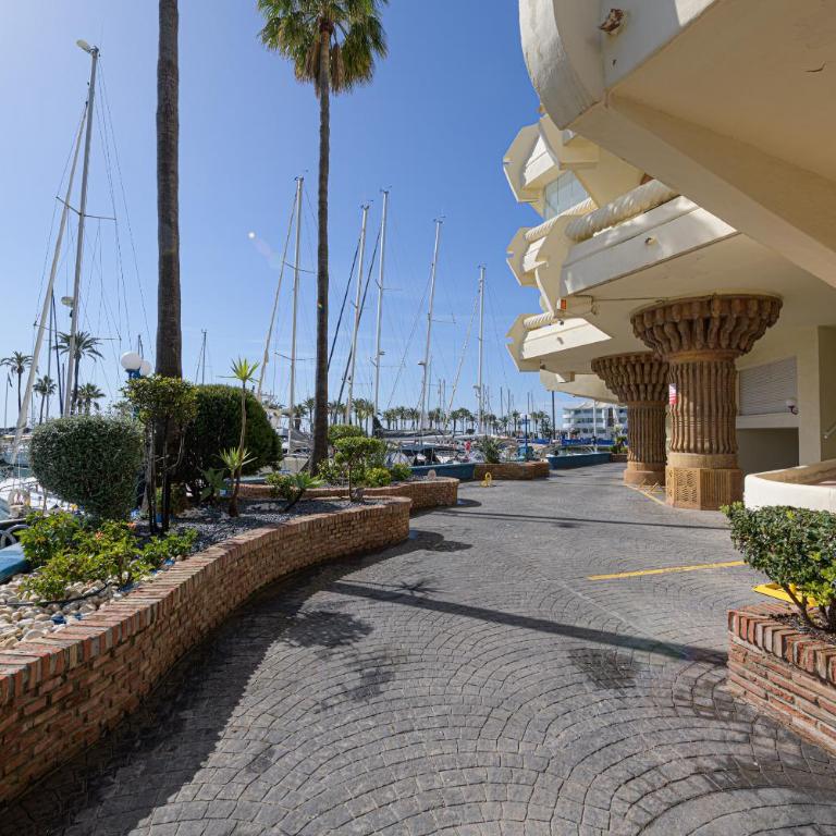 WintowinRentals Luxury and Sea View inside Puerto Marina - Apartamento de 2 dormitorios - 66
