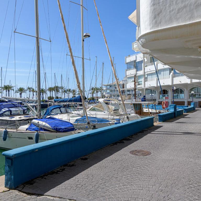 WintowinRentals Luxury and Sea View inside Puerto Marina - Apartamento de 2 dormitorios - 65