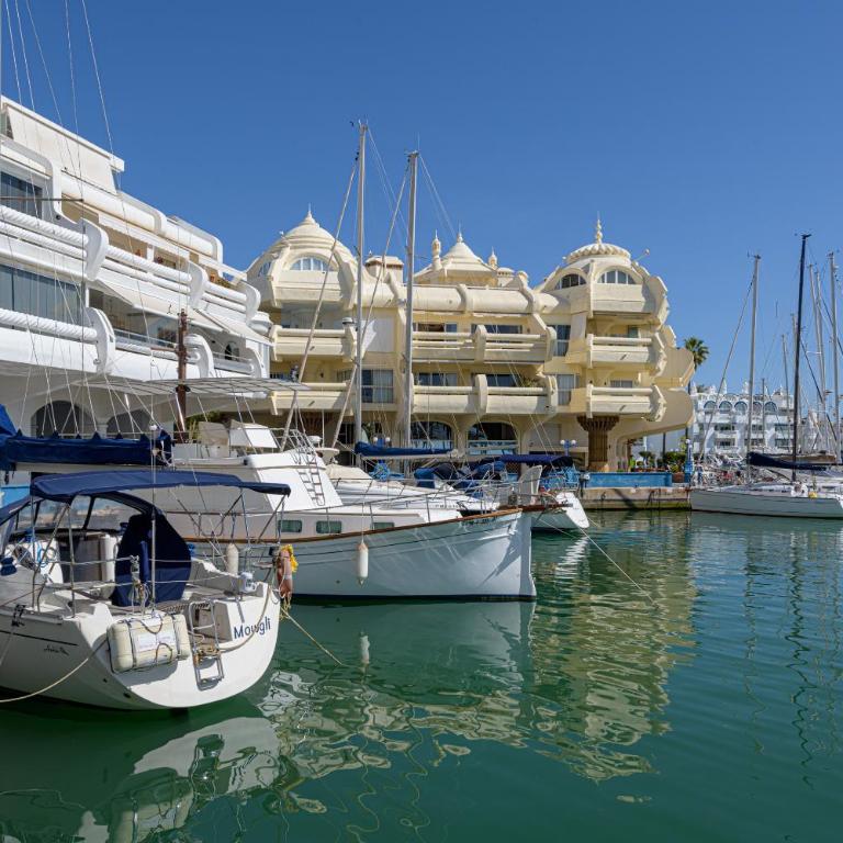WintowinRentals Apartamento de lujo en medio de Puerto Marina. - Apartamento de 2 dormitorios - 55