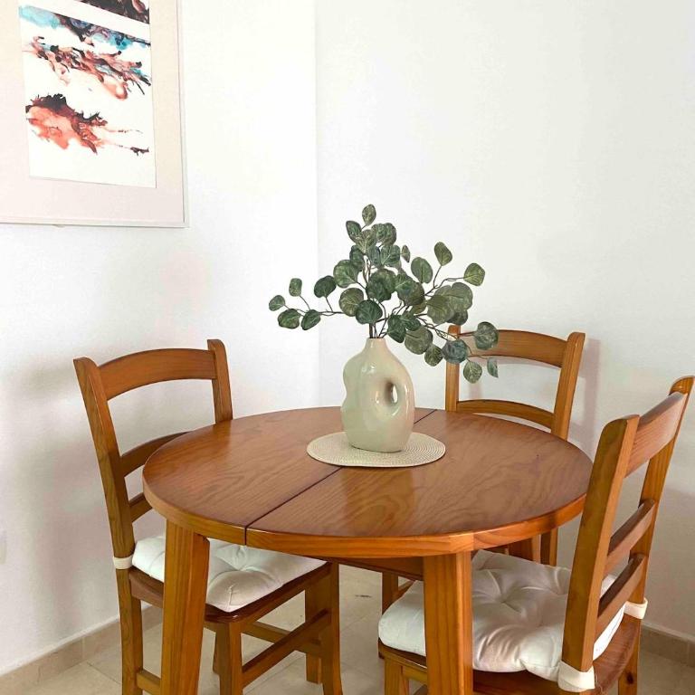 Costa Blanca Beach Apartment with Sunny Balcony & Pool - Apartamento de 2 dormitorios - 15