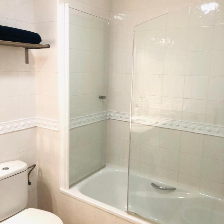 Costa Blanca Beach Apartment with Sunny Balcony & Pool - Apartamento de 2 dormitorios - 19