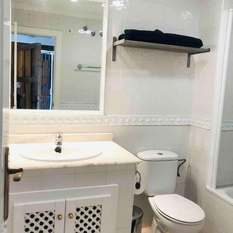 Costa Blanca Beach Apartment with Sunny Balcony & Pool - Apartamento de 2 dormitorios - 16