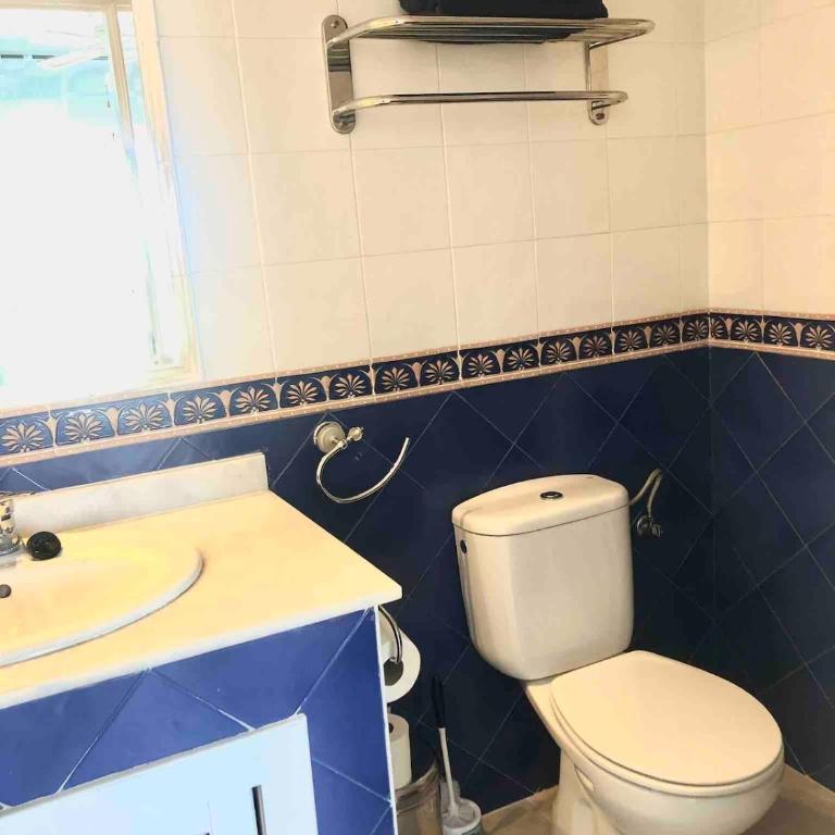 Costa Blanca Beach Apartment with Sunny Balcony & Pool - Apartamento de 2 dormitorios - 23