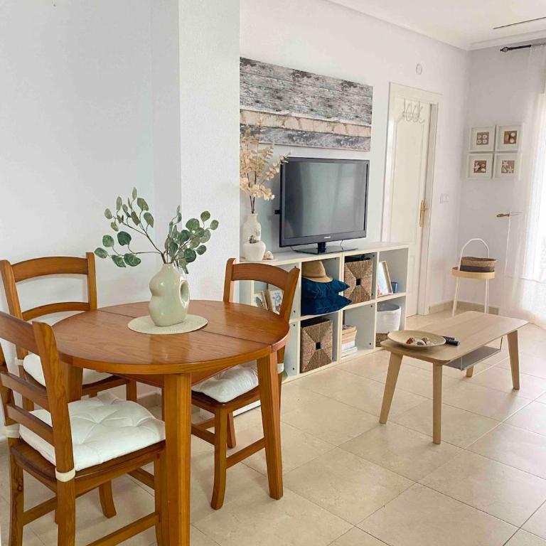 Costa Blanca Beach Apartment with Sunny Balcony & Pool - Apartamento de 2 dormitorios - 29