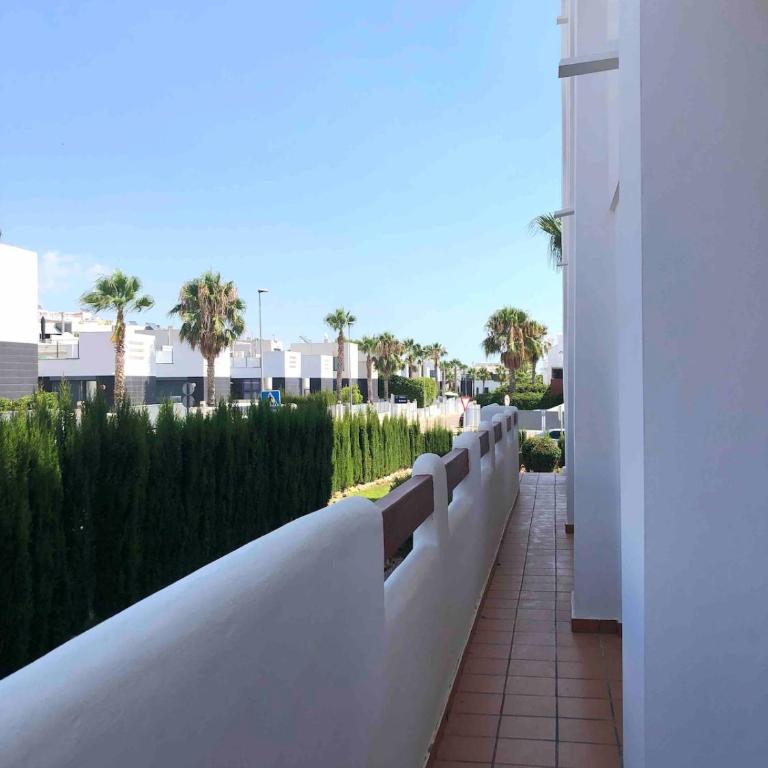 Costa Blanca Beach Apartment with Sunny Balcony & Pool - Apartamento de 2 dormitorios - 45