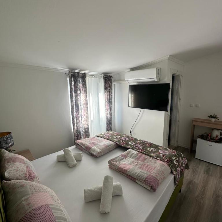 Apartments City Center Mostar - Double Room with Private Bathroom - 4