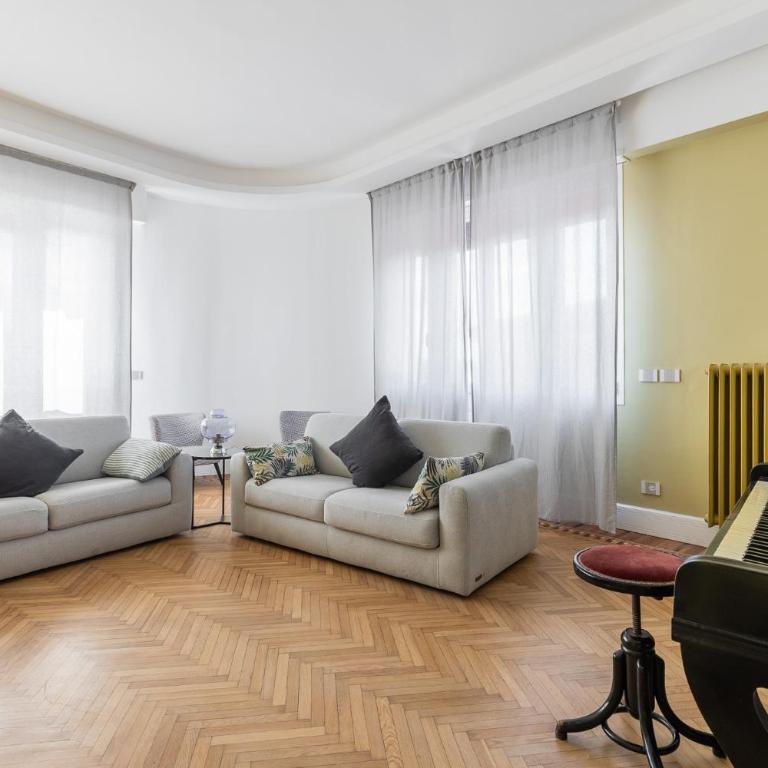 Carracci Luxury Apartment - Three-Bedroom Apartment with Balcony - 6
