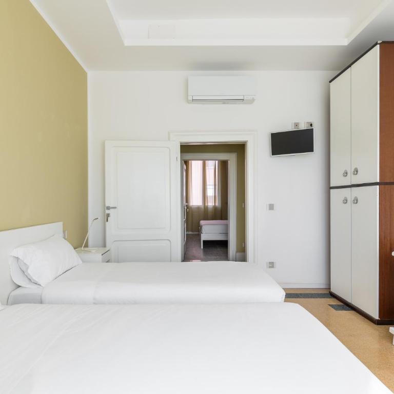 Carracci Luxury Apartment - Three-Bedroom Apartment with Balcony - 12