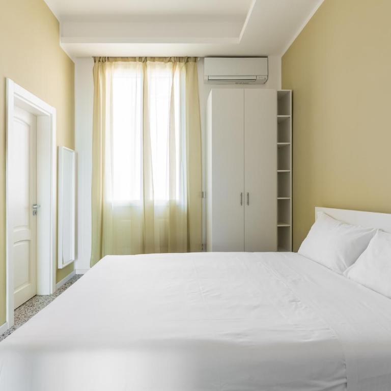 Carracci Luxury Apartment - Three-Bedroom Apartment with Balcony - 5