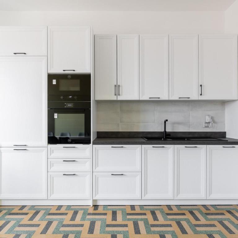 Carracci Luxury Apartment - Three-Bedroom Apartment with Balcony - 7