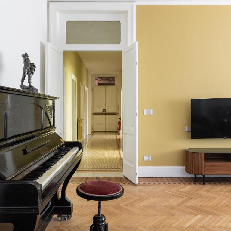 Carracci Luxury Apartment - Three-Bedroom Apartment with Balcony - 19