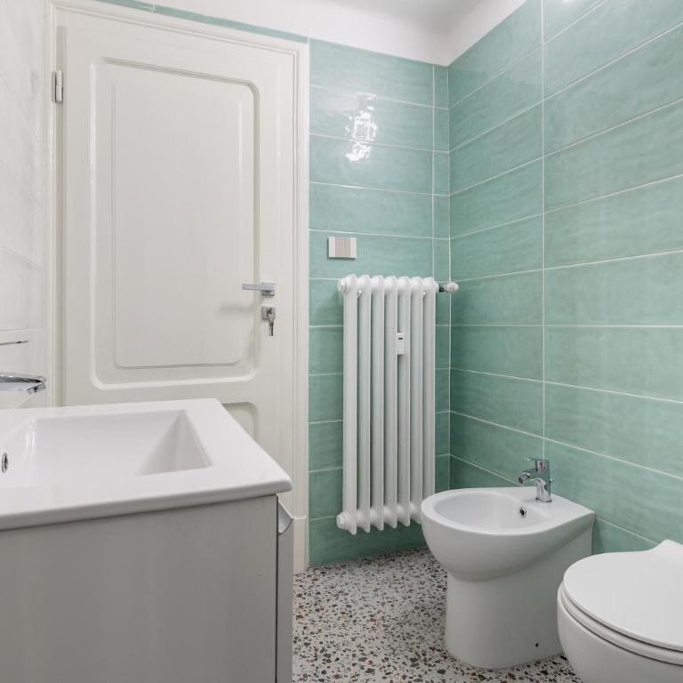 Carracci Luxury Apartment - Three-Bedroom Apartment with Balcony - 21