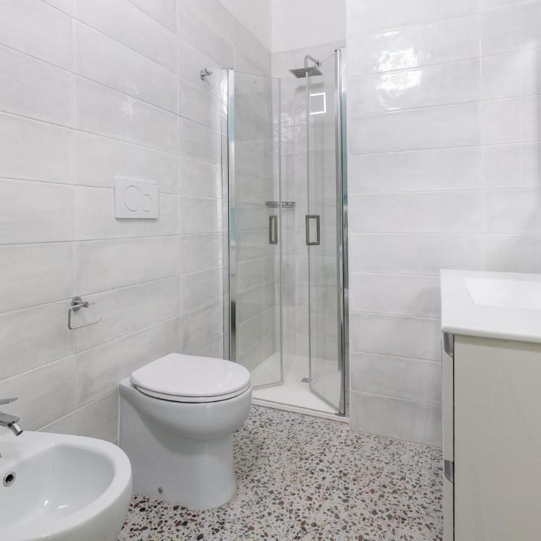Carracci Luxury Apartment - Three-Bedroom Apartment with Balcony - 23