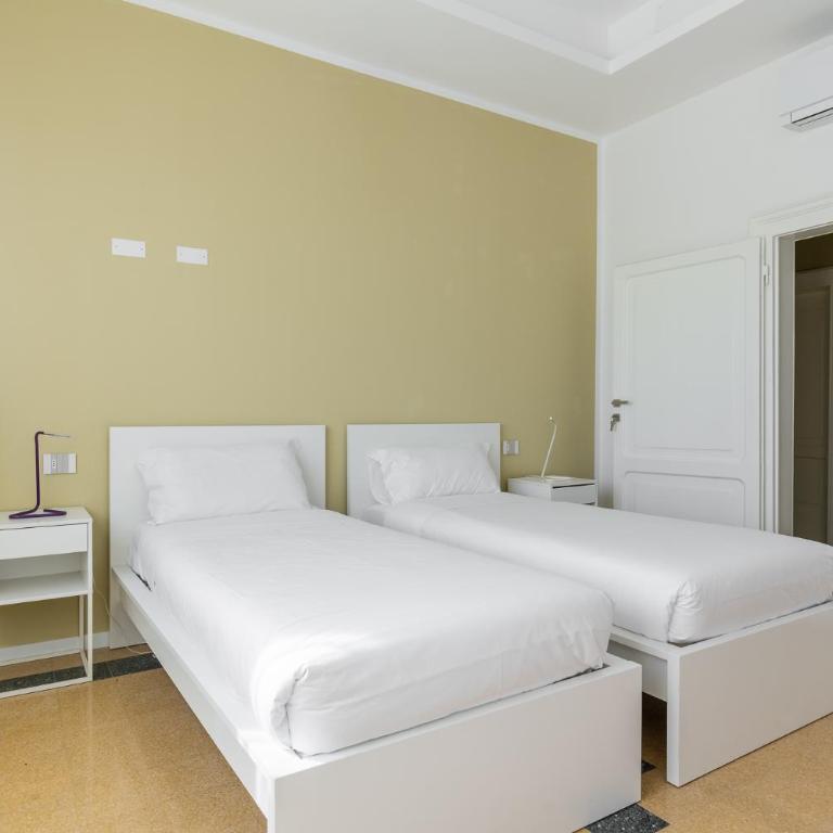 Carracci Luxury Apartment - Three-Bedroom Apartment with Balcony - 28