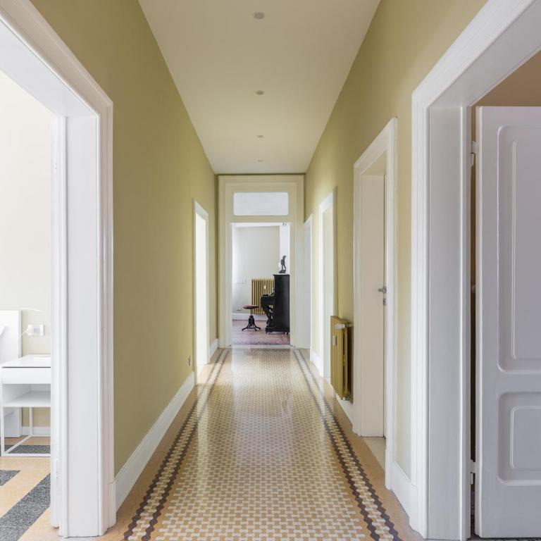 Carracci Luxury Apartment - Three-Bedroom Apartment with Balcony - 26