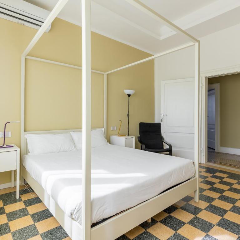 Carracci Luxury Apartment - Three-Bedroom Apartment with Balcony - 39