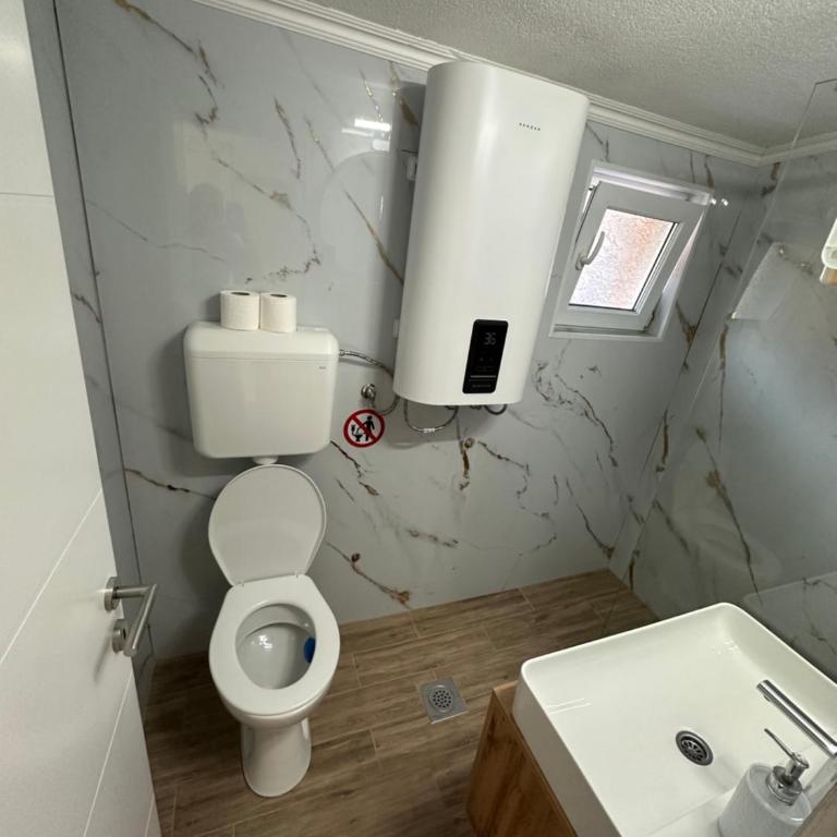 Apartments City Center Mostar - Double Room with Private Bathroom - 12