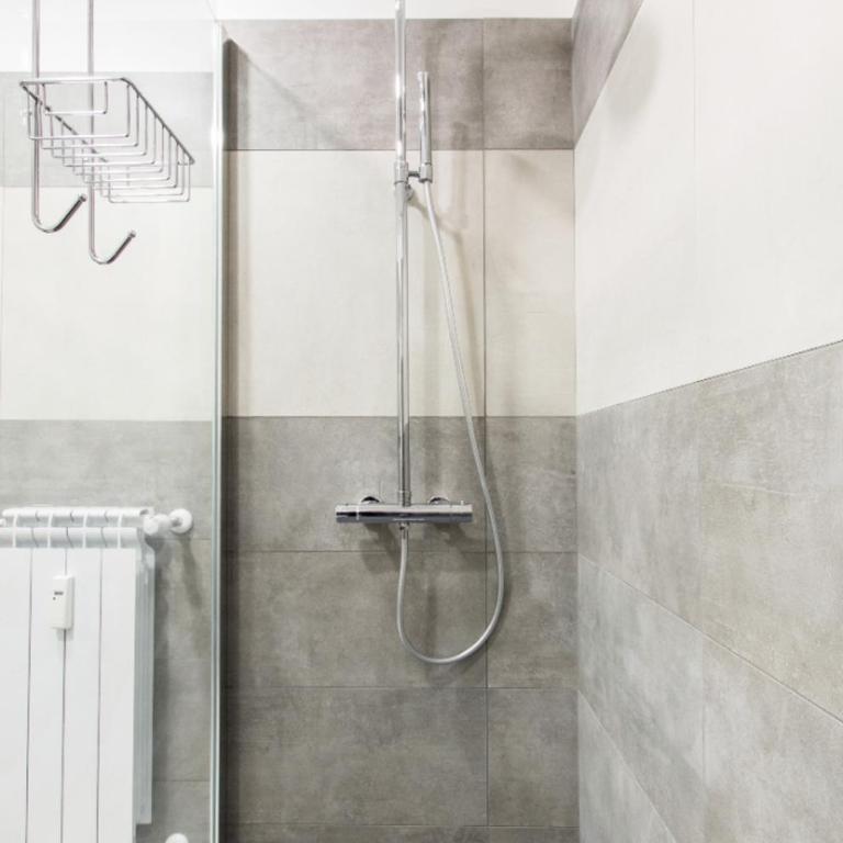 Domus Vera - Camera Quadrupla con Bagno Privato - 4