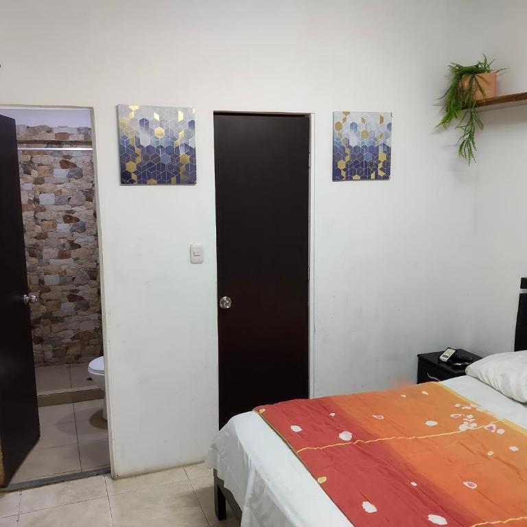 Apartaestudio con Parqueadero - One-Bedroom Apartment - 2