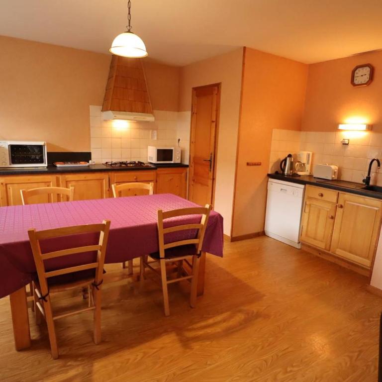 Appartement lumineux 75m² pour 4, coeur Arêches, terrasse, 2 chambres, parking privé, proche tout - Apartment mit 2 Schlafzimmern - 17