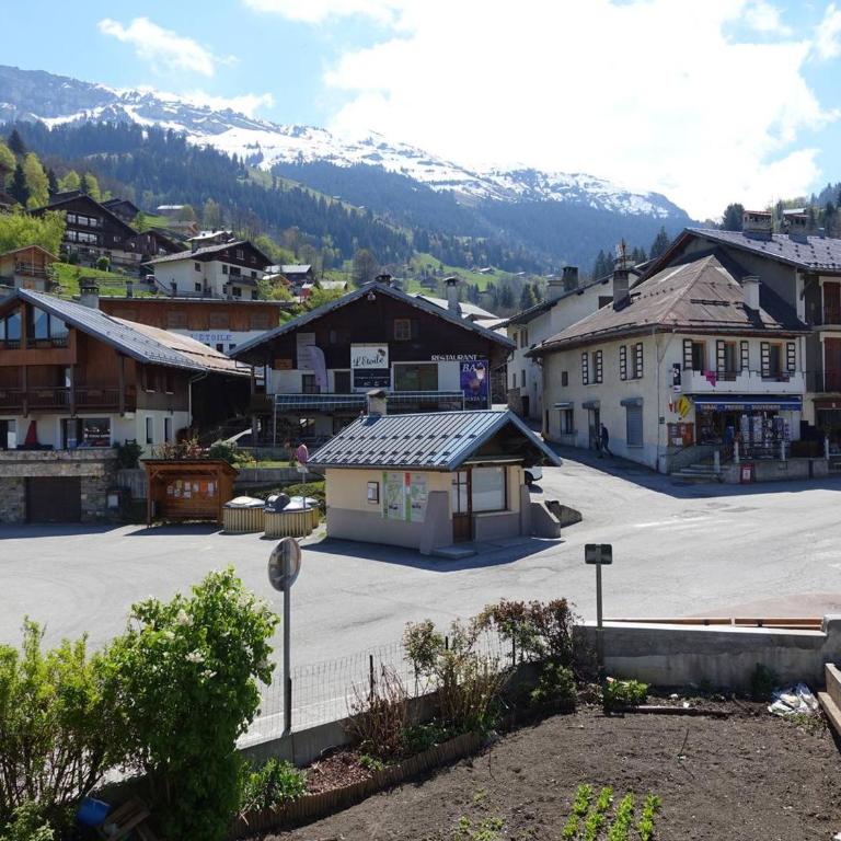 Appartement cosy 6 pers. avec balcon au village, proche parking et local à skis - Two-Bedroom Apartment - 13