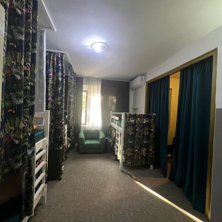 Amazon Hostel Center Podgorica - Krevet na Sprat u Mešovitoj Spavaonici - 5