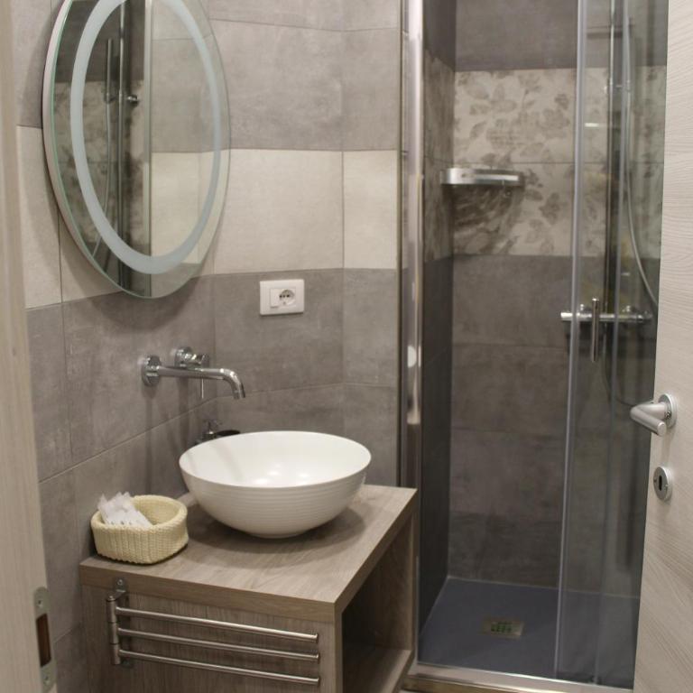 Domus Vera - Camera Tripla con Bagno Privato - 16
