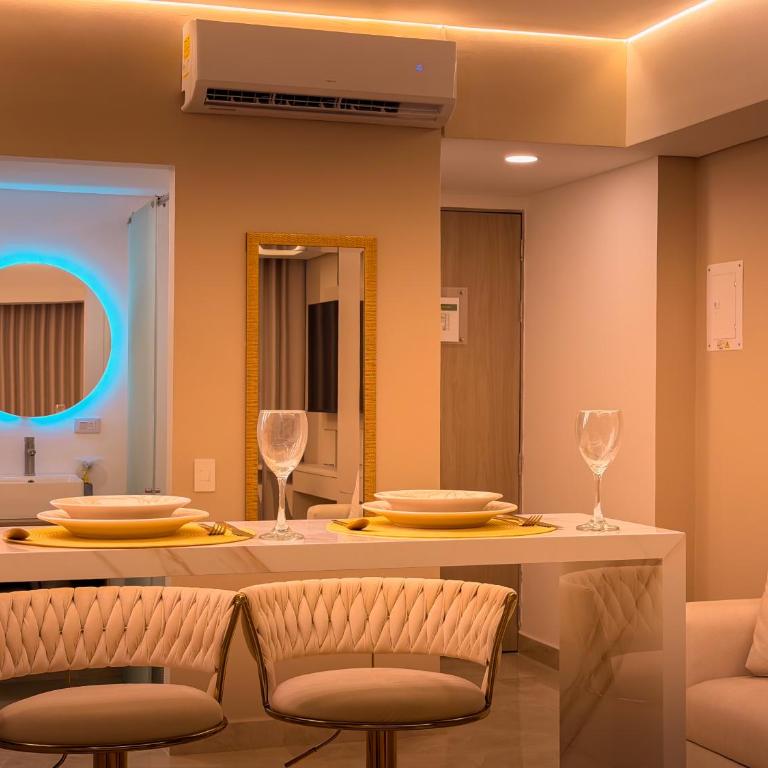 Suite,Piscina,Balcon,C historico,2 Min aeropuerto - King Suite with Balcony - 5