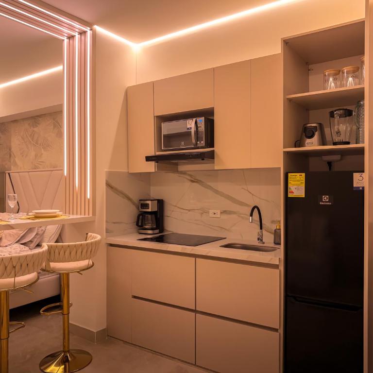 Suite,Piscina,Balcon,C historico,2 Min aeropuerto - King Suite with Balcony - 11