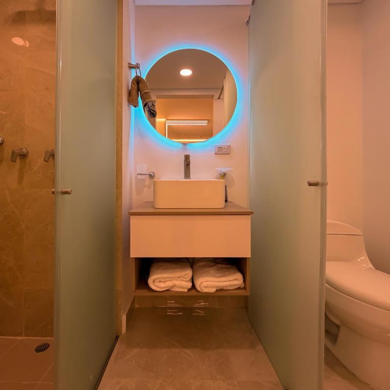 Suite,Piscina,Balcon,C historico,2 Min aeropuerto - King Suite with Balcony - 42
